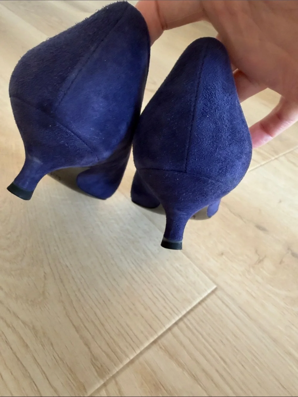 Stuart Weitzman classic pointed
